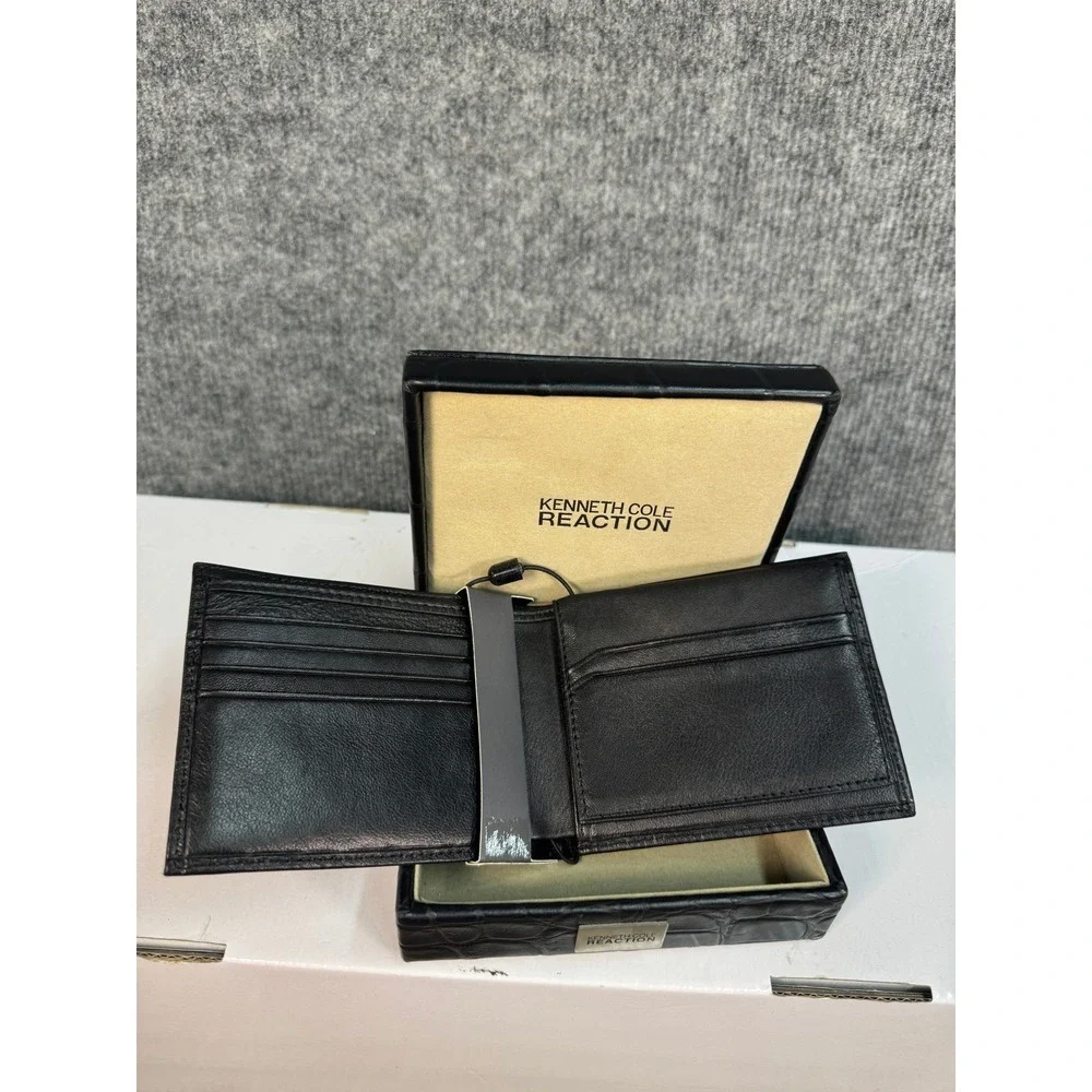 NWB Kenneth Cole Reaction Mens Genuine Leather Passcase Wallet & Key Fob Set